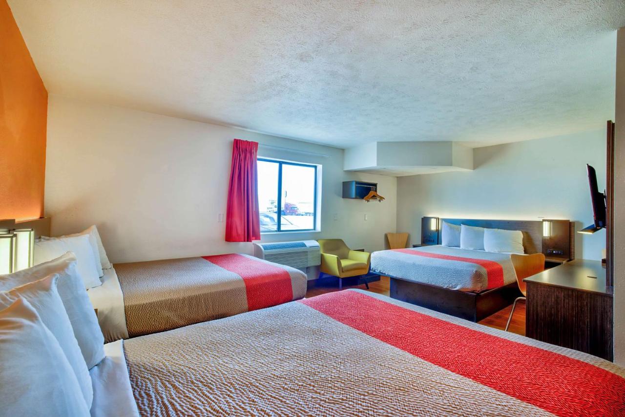 | Motel 6-Percival, IA