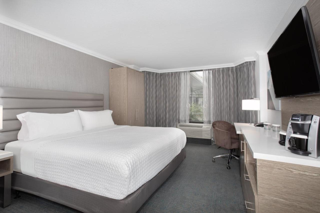 King Room - Hearing Accessible - Roll-in Shower at Crowne Plaza Costa Mesa Orange County, an IHG Hotel