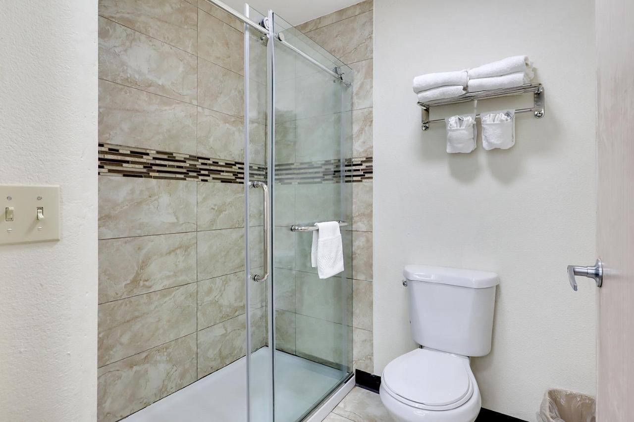 One-Bedroom King Suite at Quality Suites Albuquerque Airport
