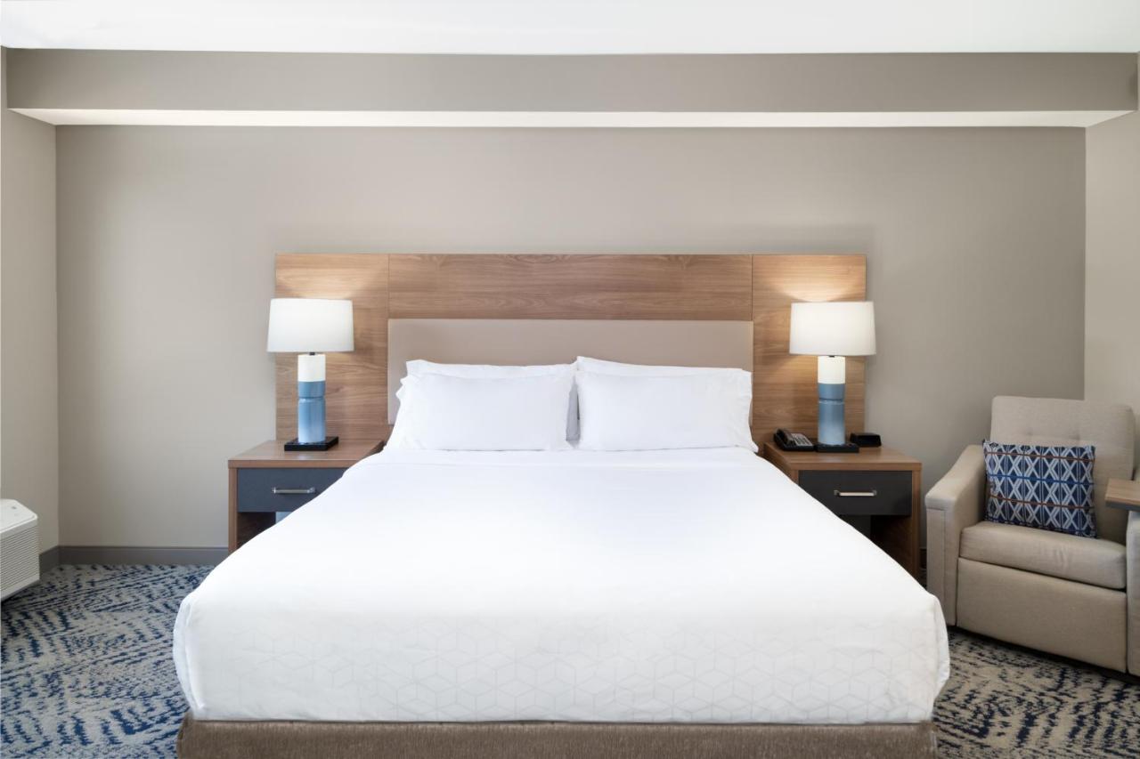 King Studio Suite - Mountain View/Non-Smoking at Candlewood Suites Asheville Downtown by IHG