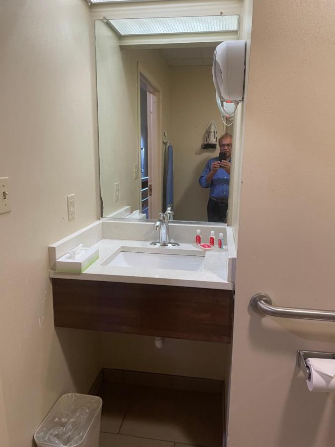 King Room with Roll-In Shower - Disability Access at Econo Lodge Newport Smoky Mountains Gateway