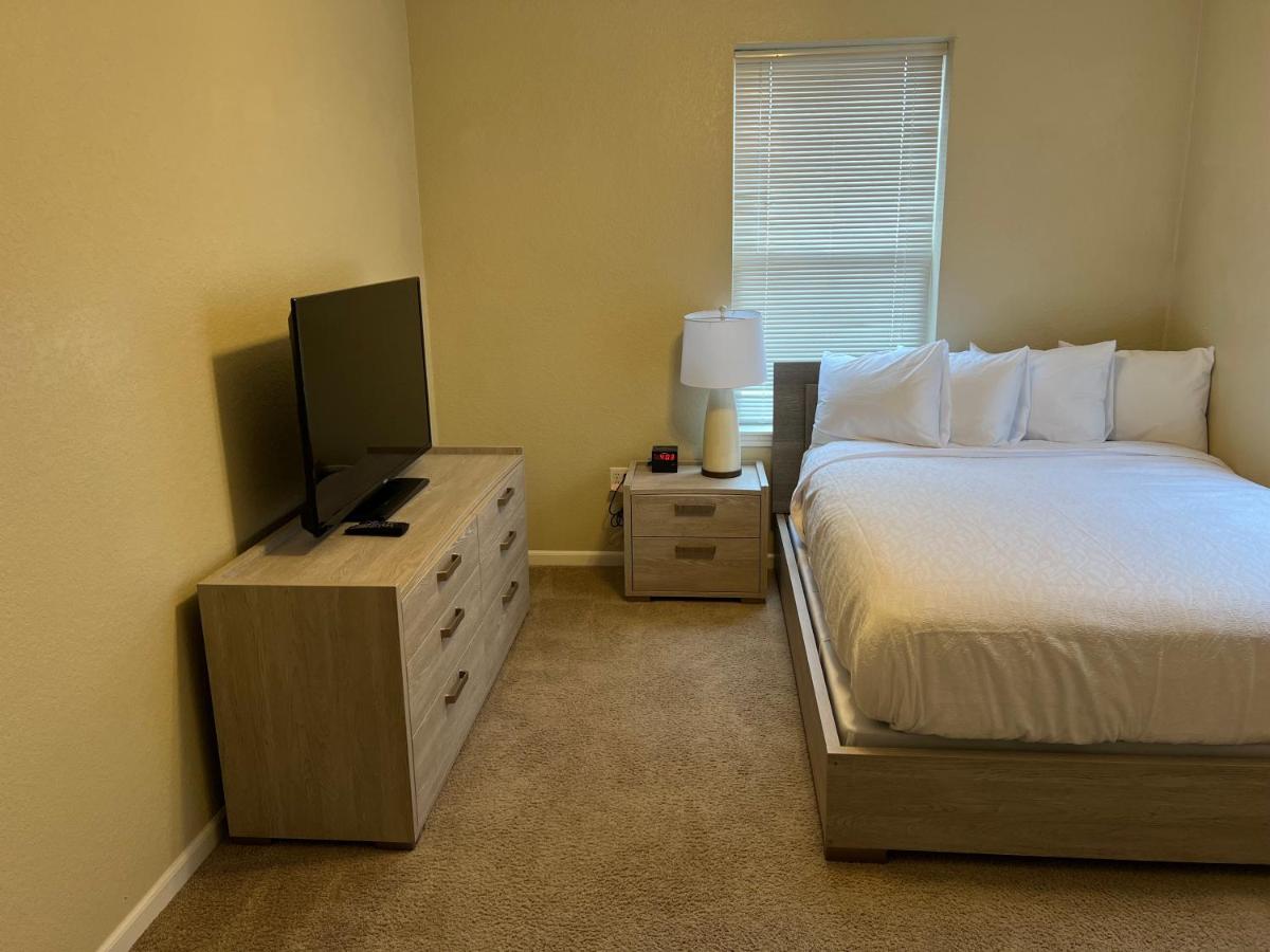 Three-Bedroom Apartment at Washburn Hotel Suites