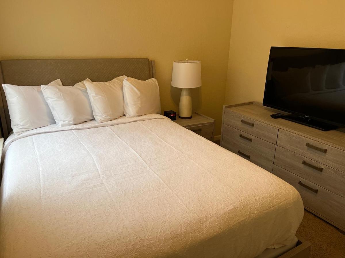 Three-Bedroom Apartment at Washburn Hotel Suites