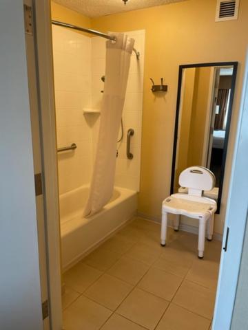 King Room - Wheelchair Accessible/Non-Smoking at Quality Inn & Suites Ogallala