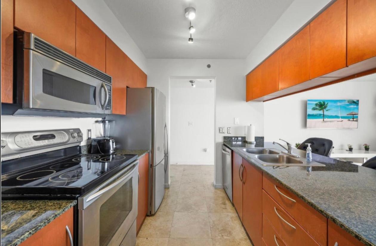 | **LUXURY 2BR CONDO BRICKELL-STUNNING WATERVIEWS**