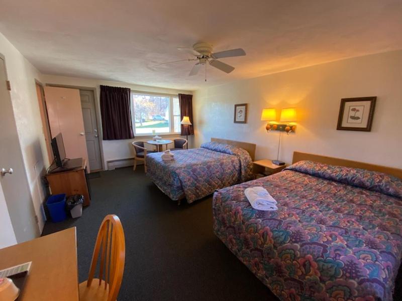 | Gale River Motel