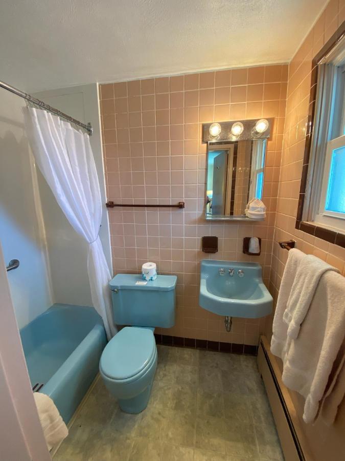 | Gale River Motel