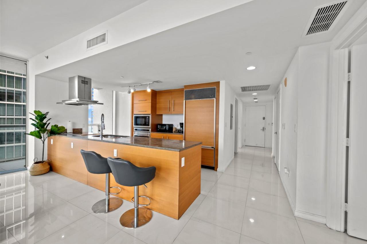  | **ICONIC 2 BR W ICON BRICKELL- WATERVIEWS-FREESPA*