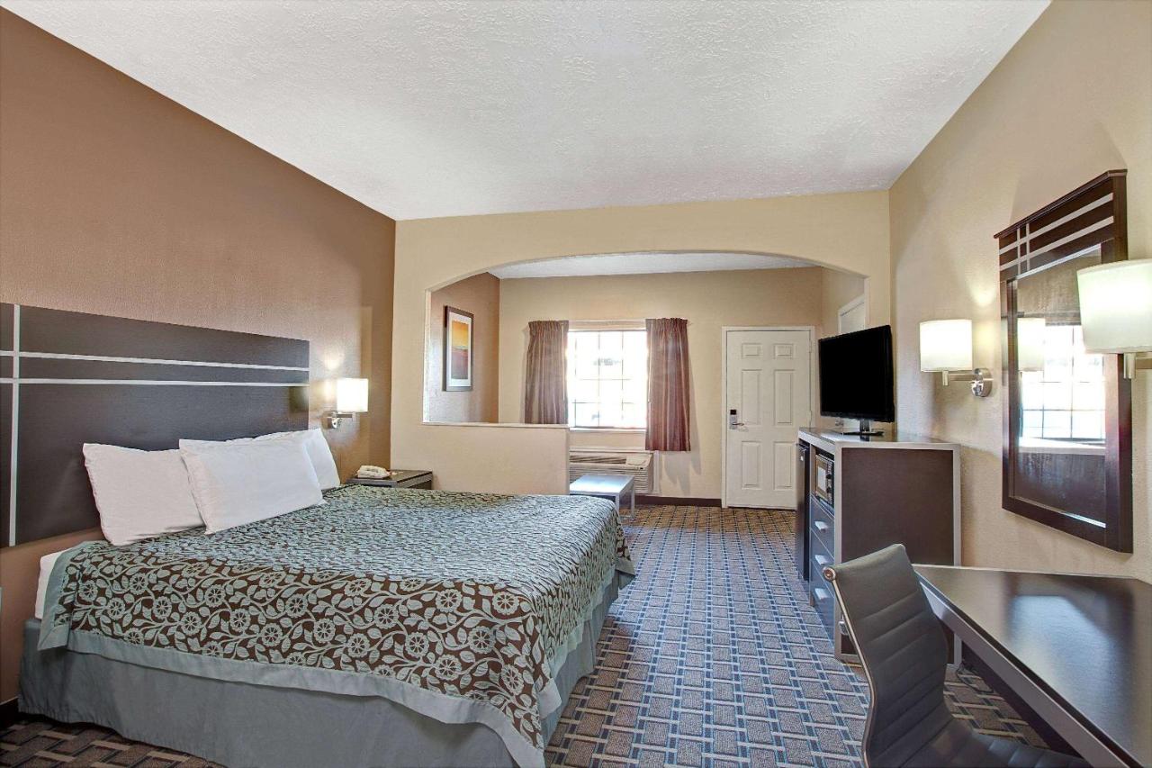 | Days Inn & Suites by Wyndham Houston North - Spring