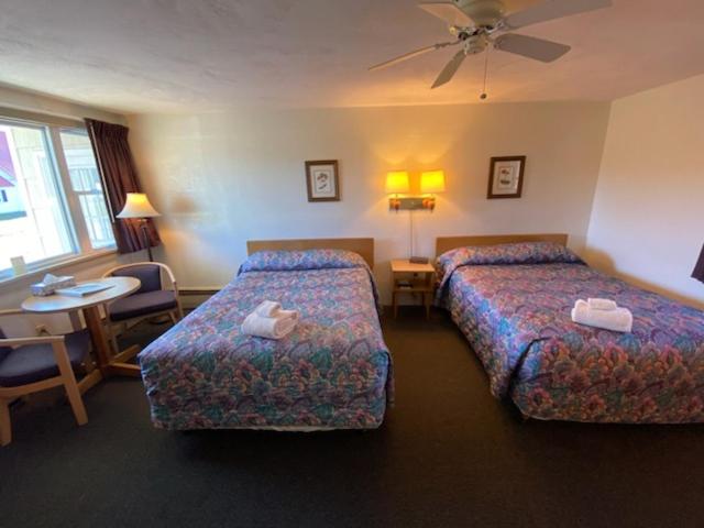 | Gale River Motel