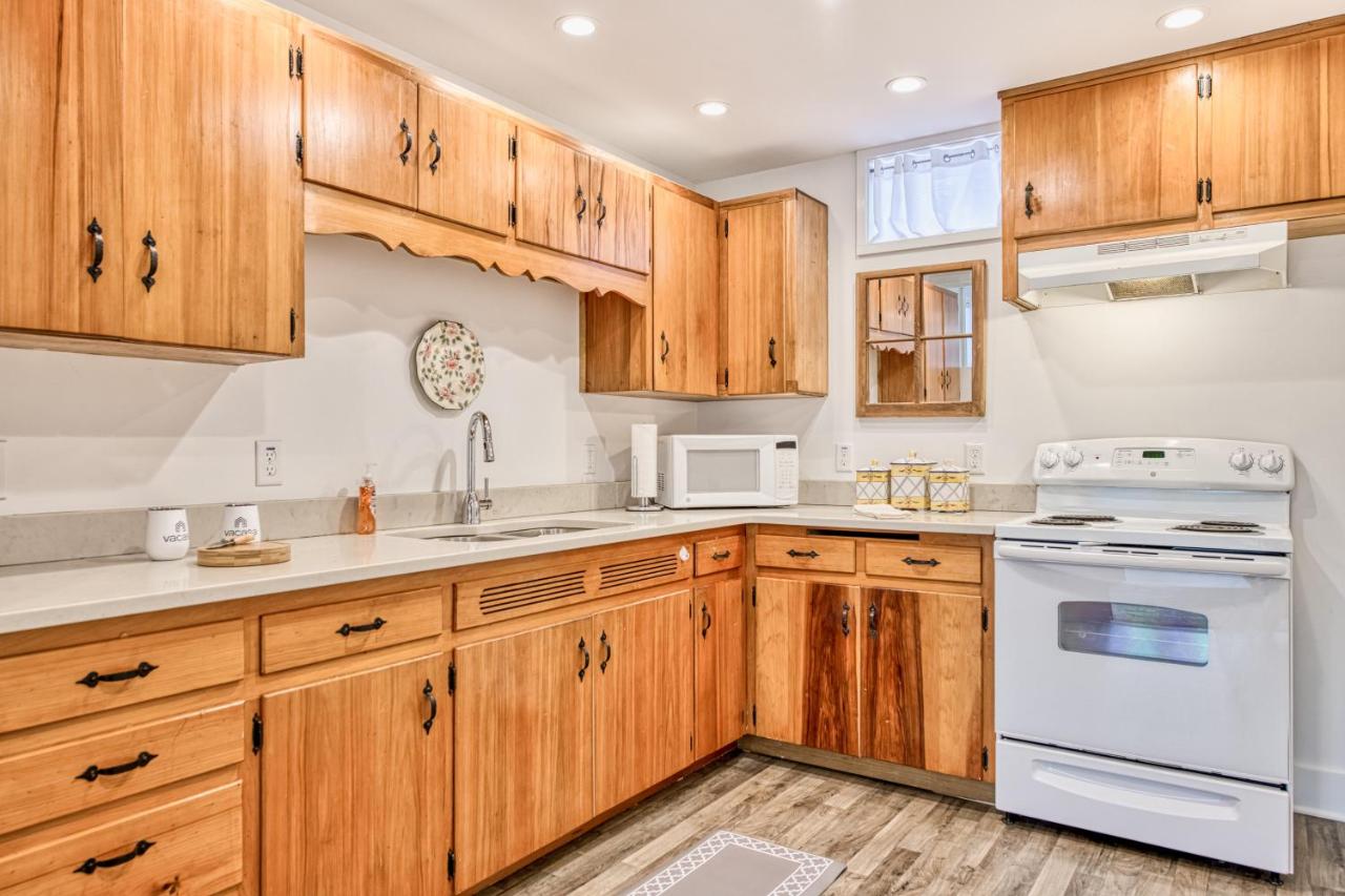  | Lakeview Studio