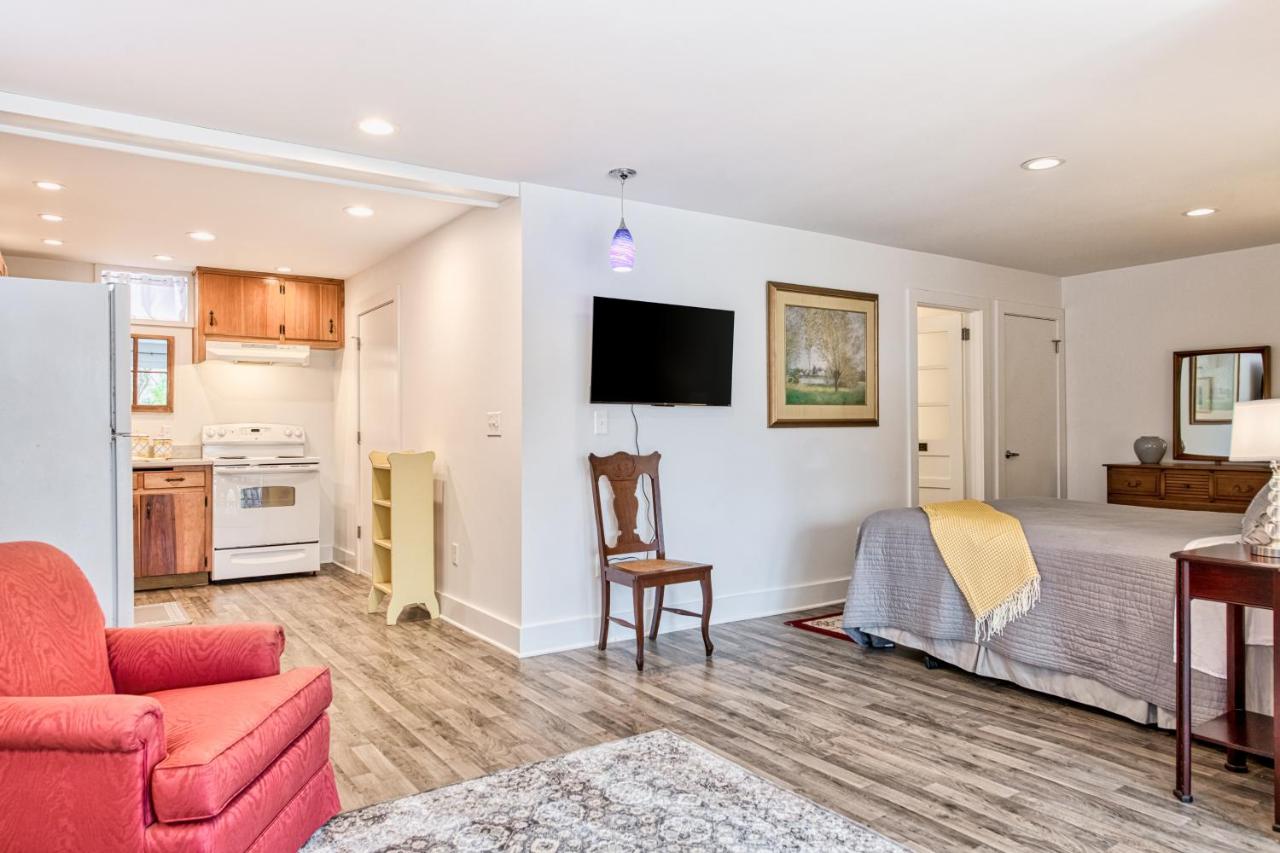 | Lakeview Studio
