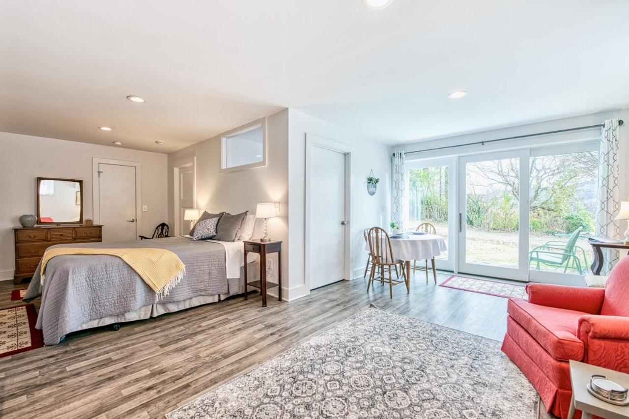| Lakeview Studio