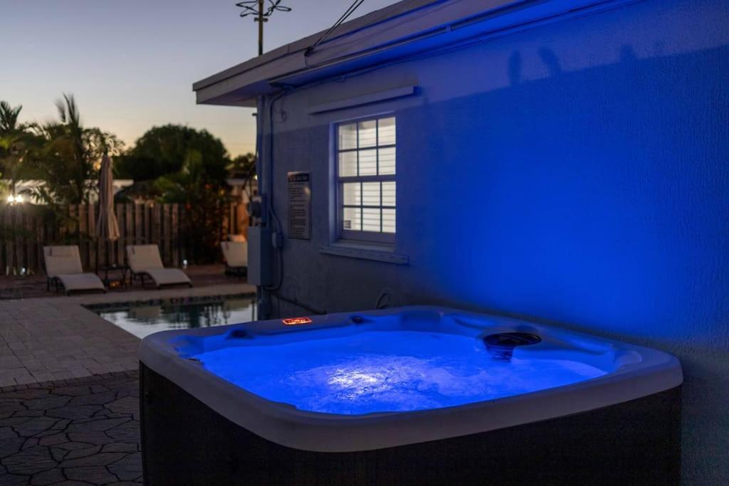 | Sunshine Retreat Sparkling Blue Pool And Spa