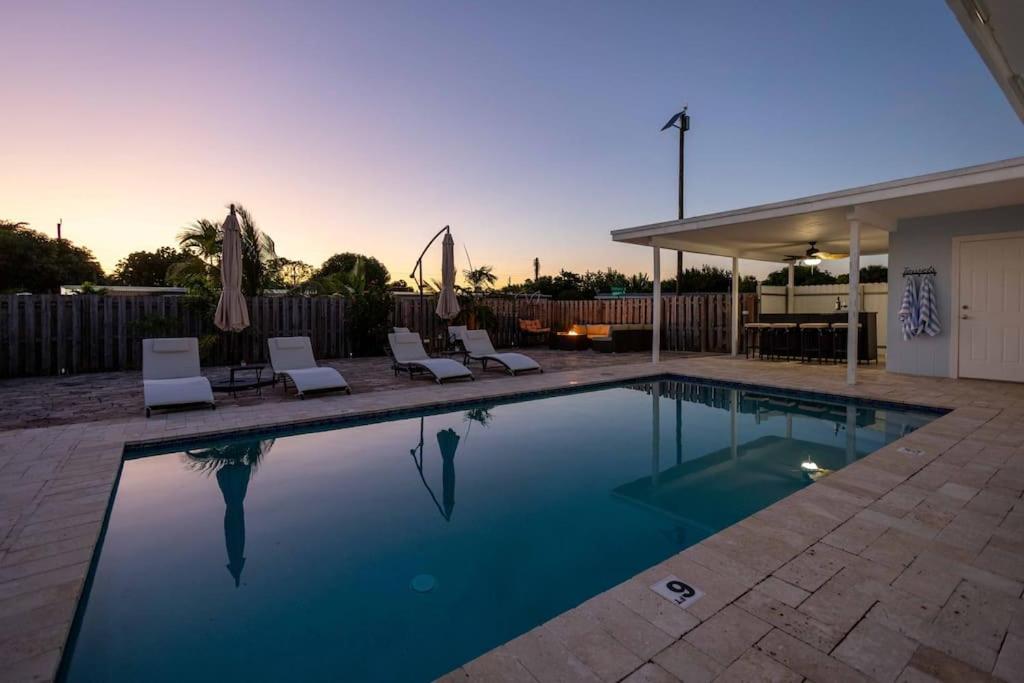 | Sunshine Retreat Sparkling Blue Pool And Spa