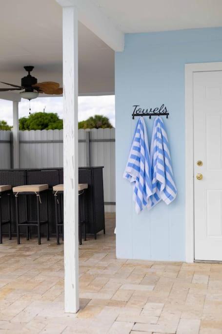 | Sunshine Retreat Sparkling Blue Pool And Spa
