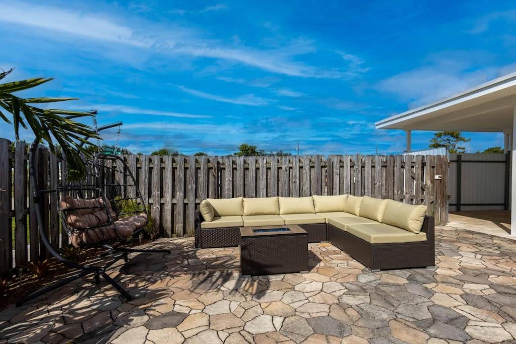 | Sunshine Retreat Sparkling Blue Pool And Spa
