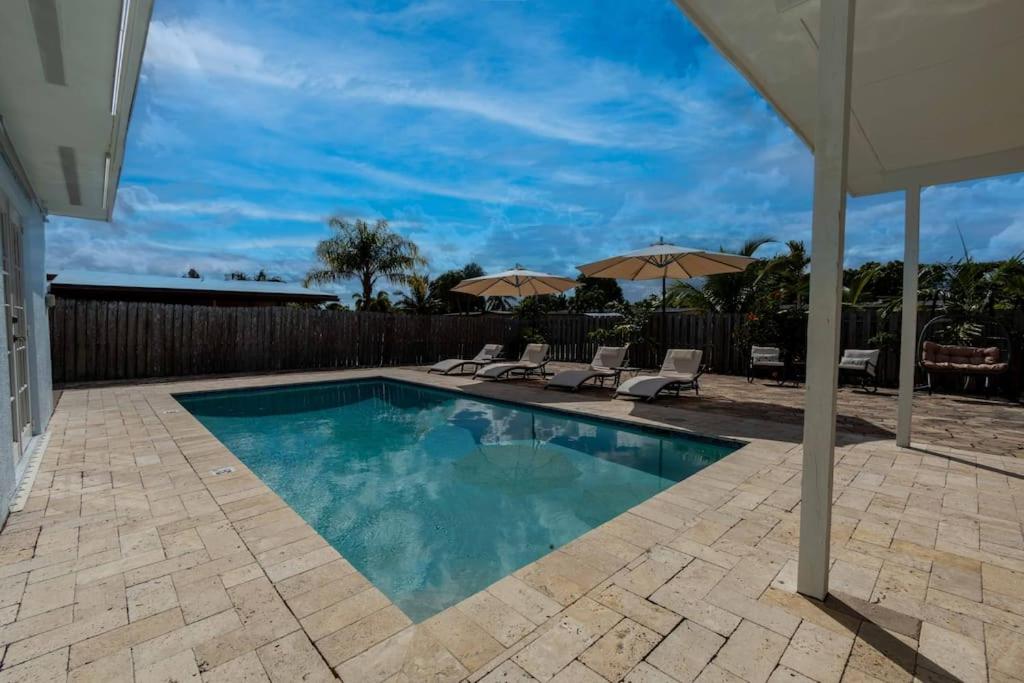 | Sunshine Retreat Sparkling Blue Pool And Spa