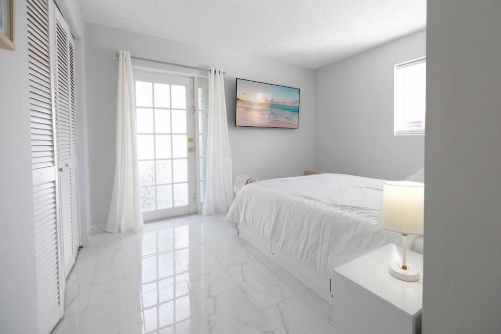 | Sunshine Retreat Sparkling Blue Pool And Spa