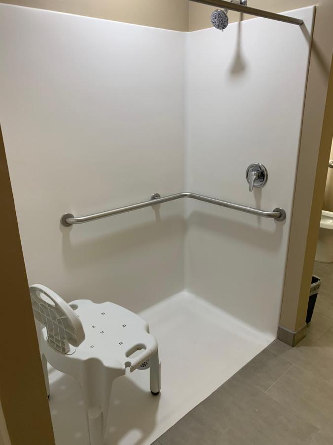 Queen Room with Bath Tub - Mobility Accessible/Non-Smoking at Super 8 by Wyndham Joliet