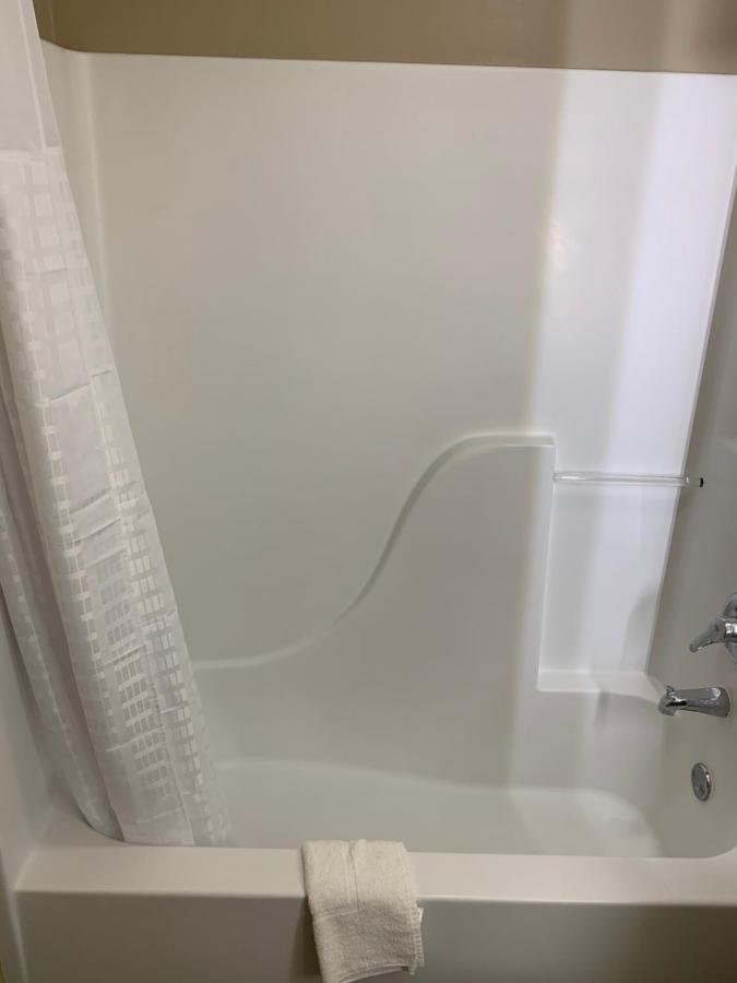 Queen Room with Bath Tub - Mobility Accessible/Non-Smoking at Super 8 by Wyndham Joliet