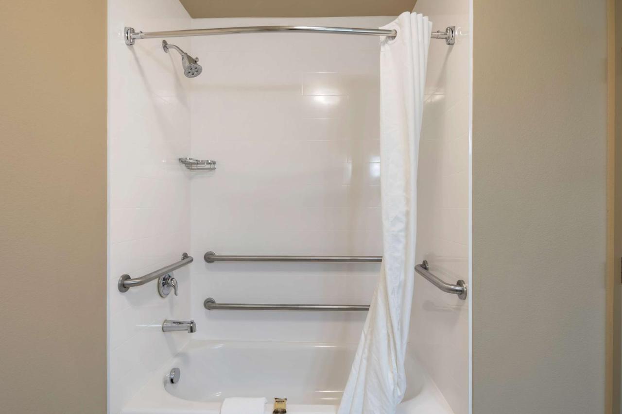Queen Room with Two Queen Beds and Walk-In Shower - Disability Access/Non-Smoking at Best Western Plus Chena River Lodge