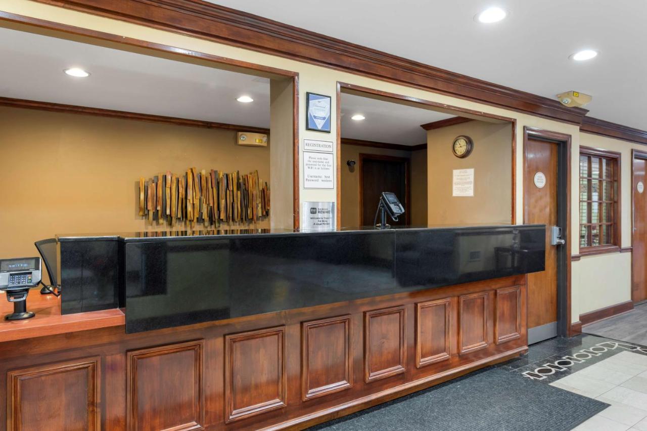 | Best Western Louisville East Inn & Suites