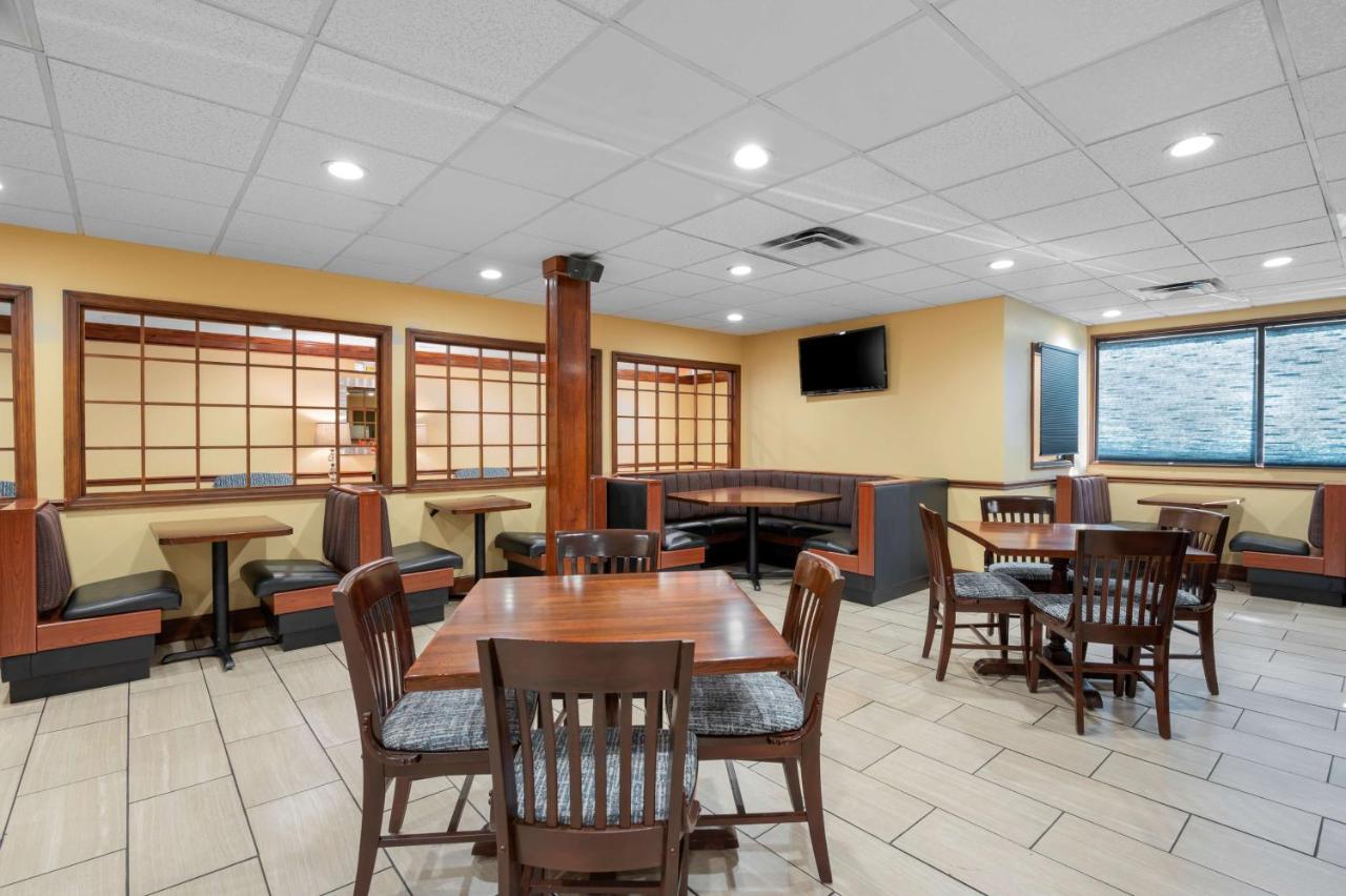 | Best Western Louisville East Inn & Suites