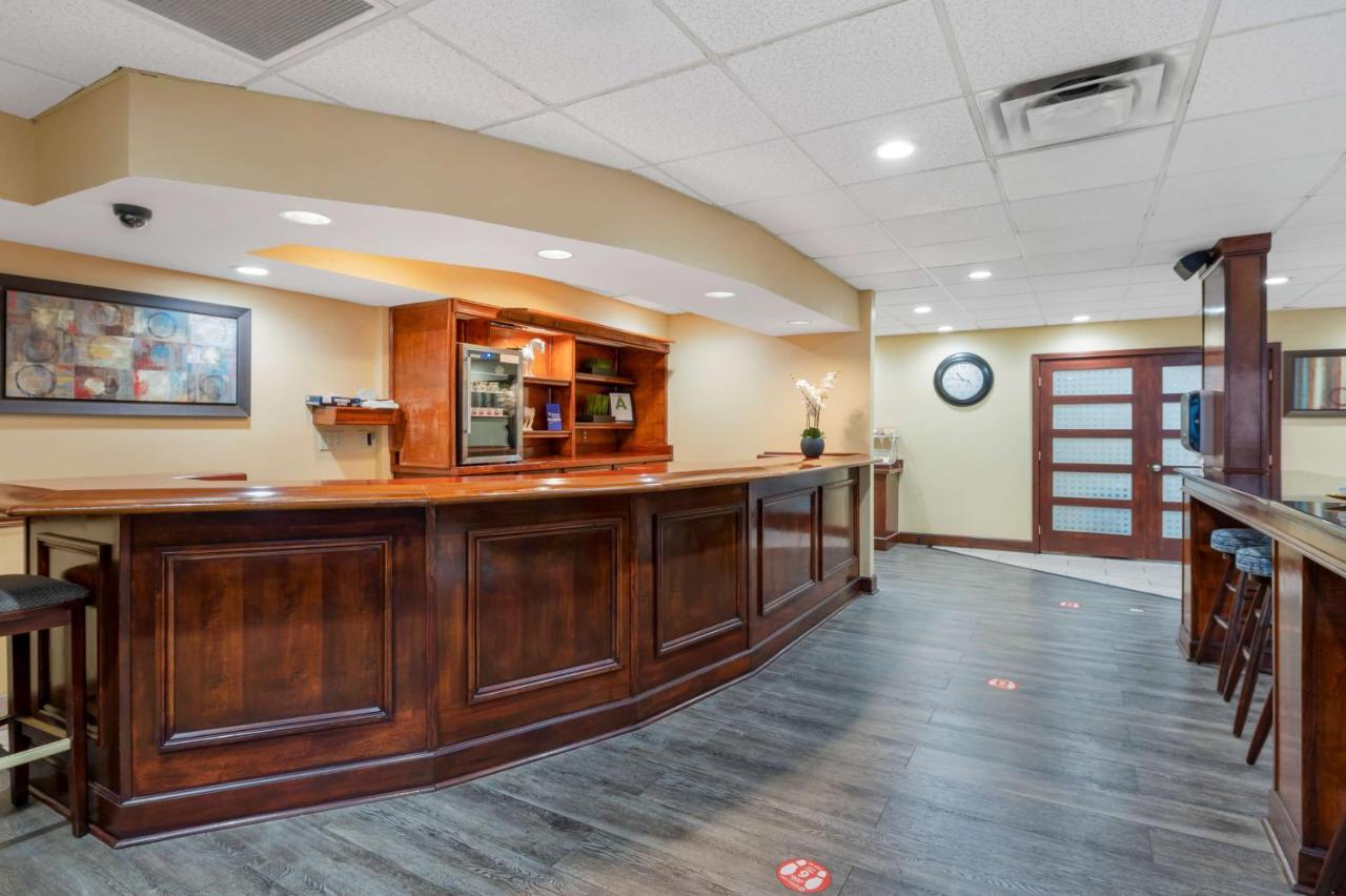 | Best Western Louisville East Inn & Suites