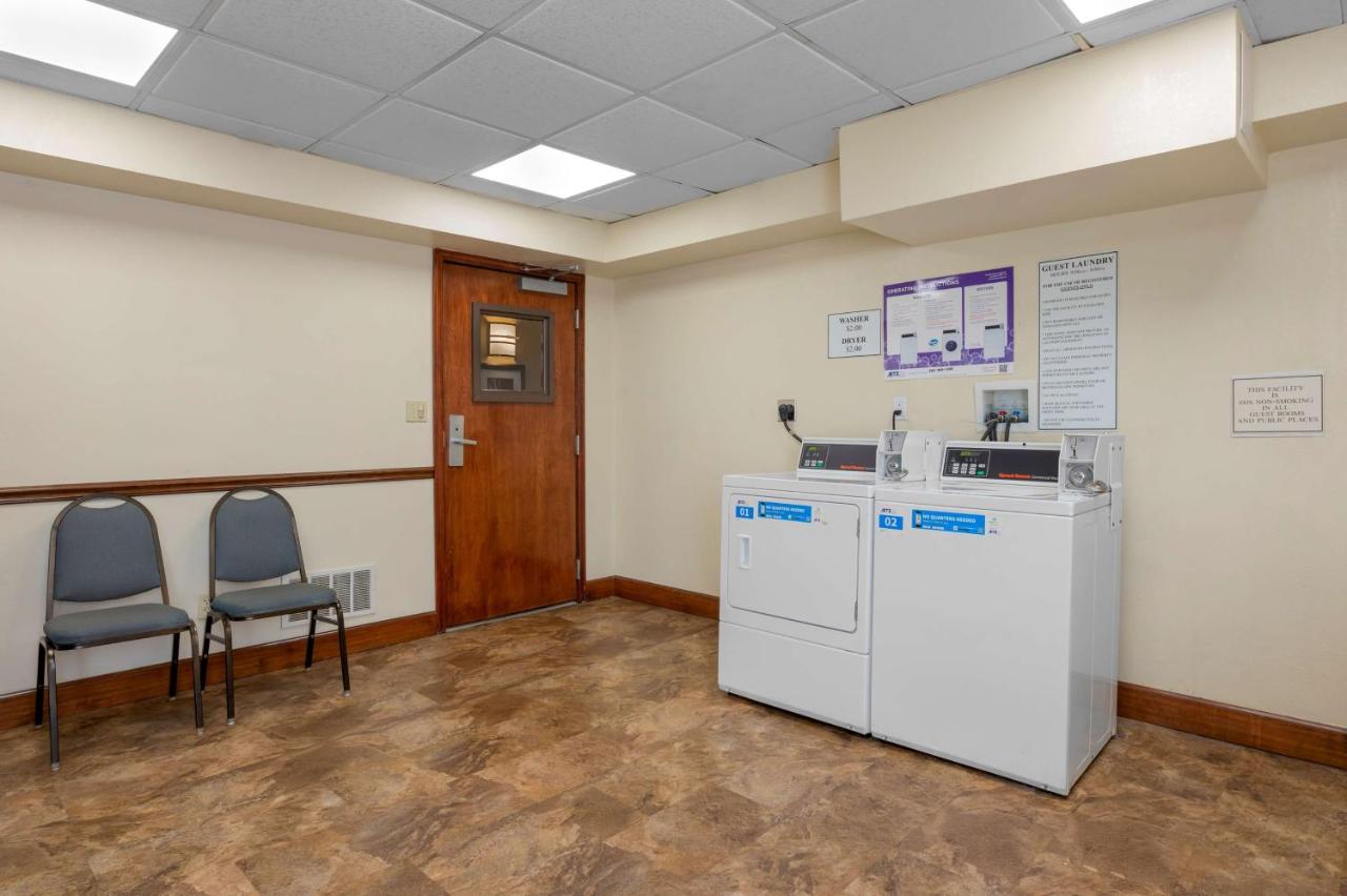 | Best Western Louisville East Inn & Suites