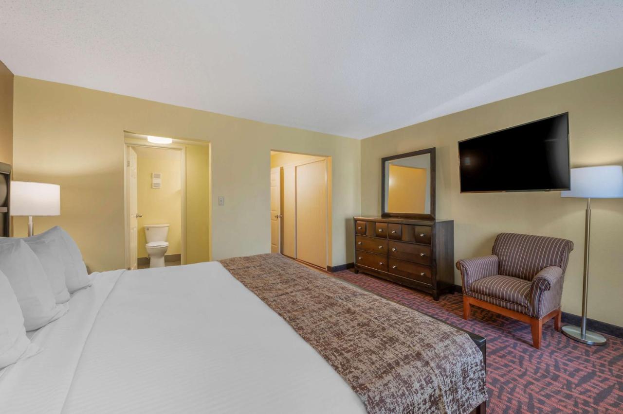 | Best Western Louisville East Inn & Suites