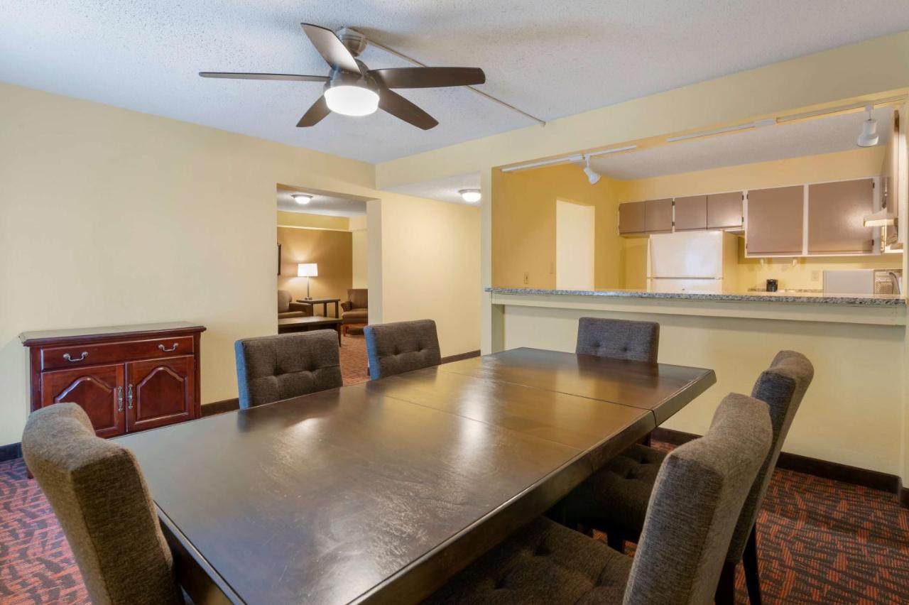 | Best Western Louisville East Inn & Suites