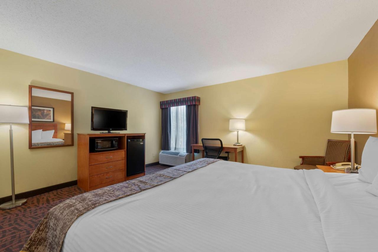 | Best Western Louisville East Inn & Suites