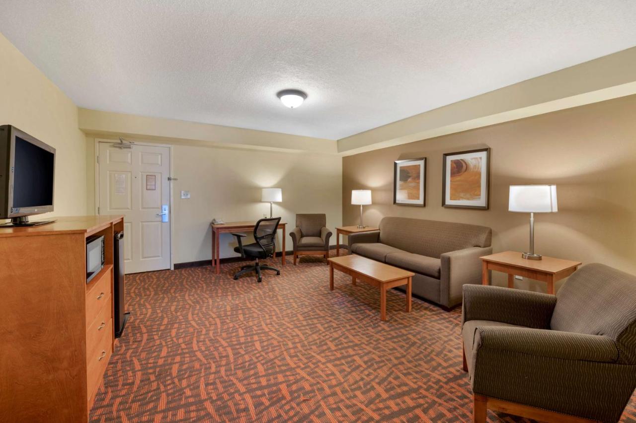 | Best Western Louisville East Inn & Suites