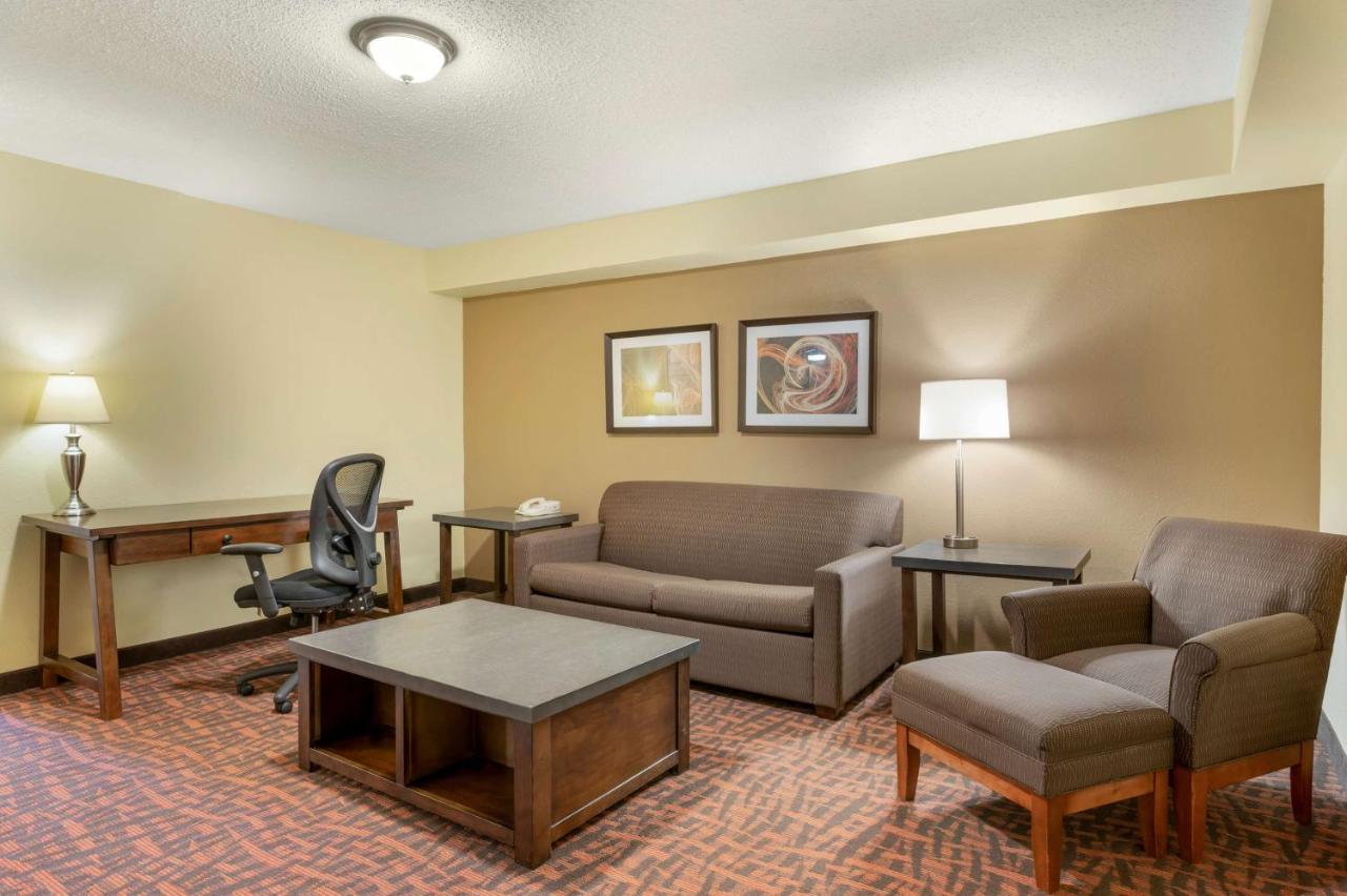 | Best Western Louisville East Inn & Suites