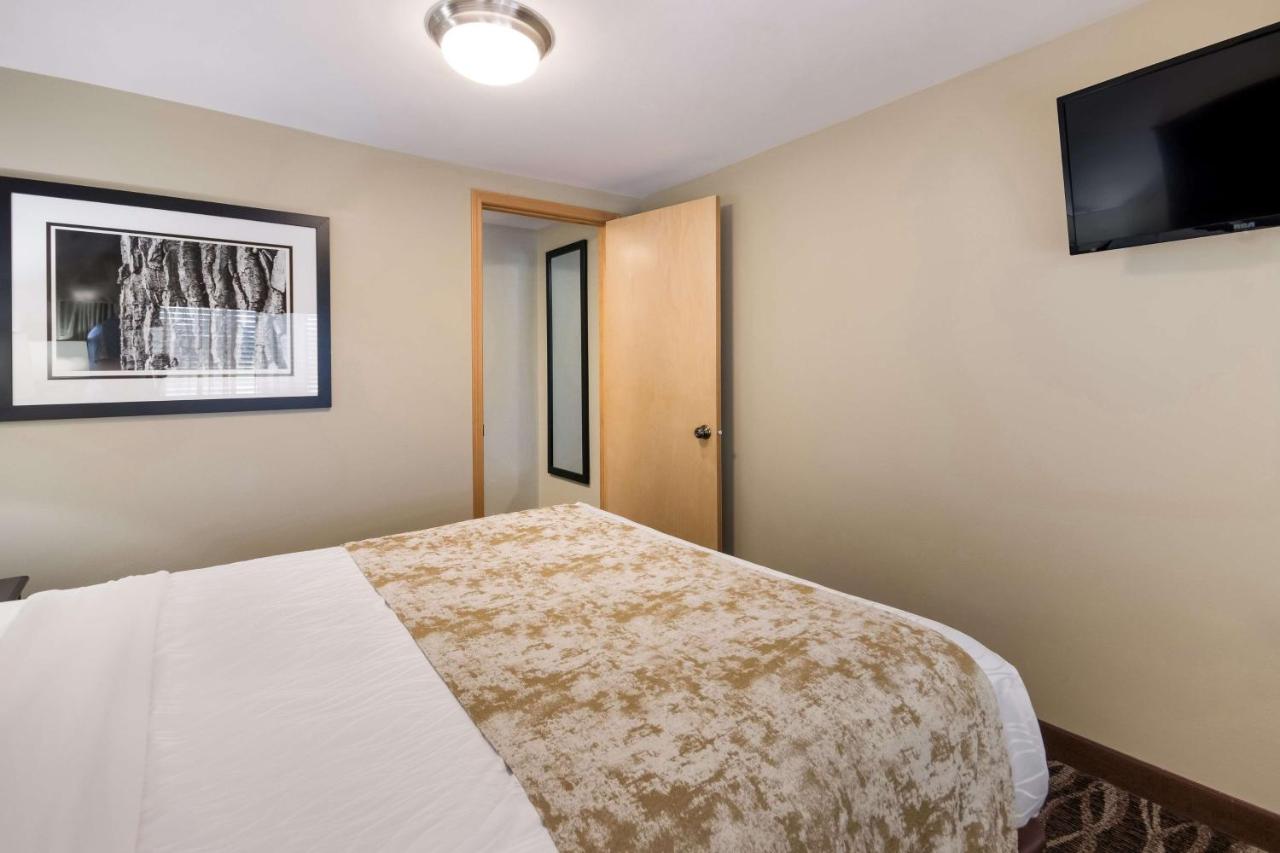 King Bed - Non-Smoking at Best Western Weston Inn