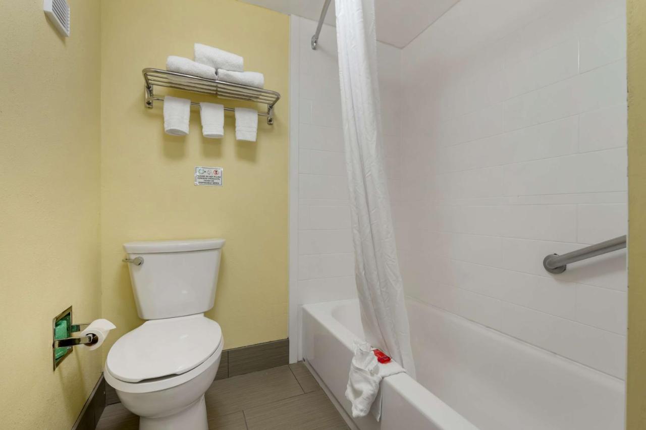 | Best Western Louisville East Inn & Suites