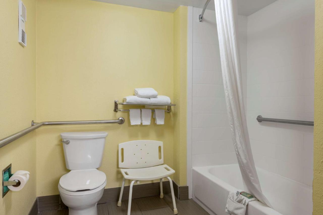 | Best Western Louisville East Inn & Suites