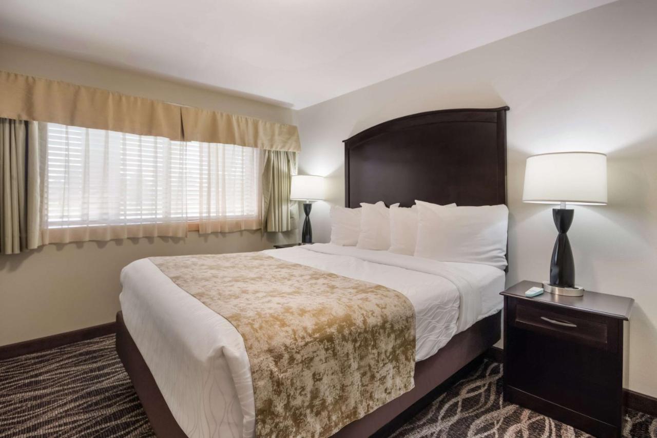 Queen Room at Best Western Weston Inn