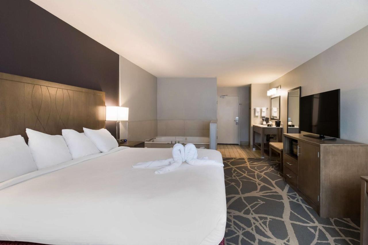 King Room with Spa Bath at Best Western McMinnville Inn