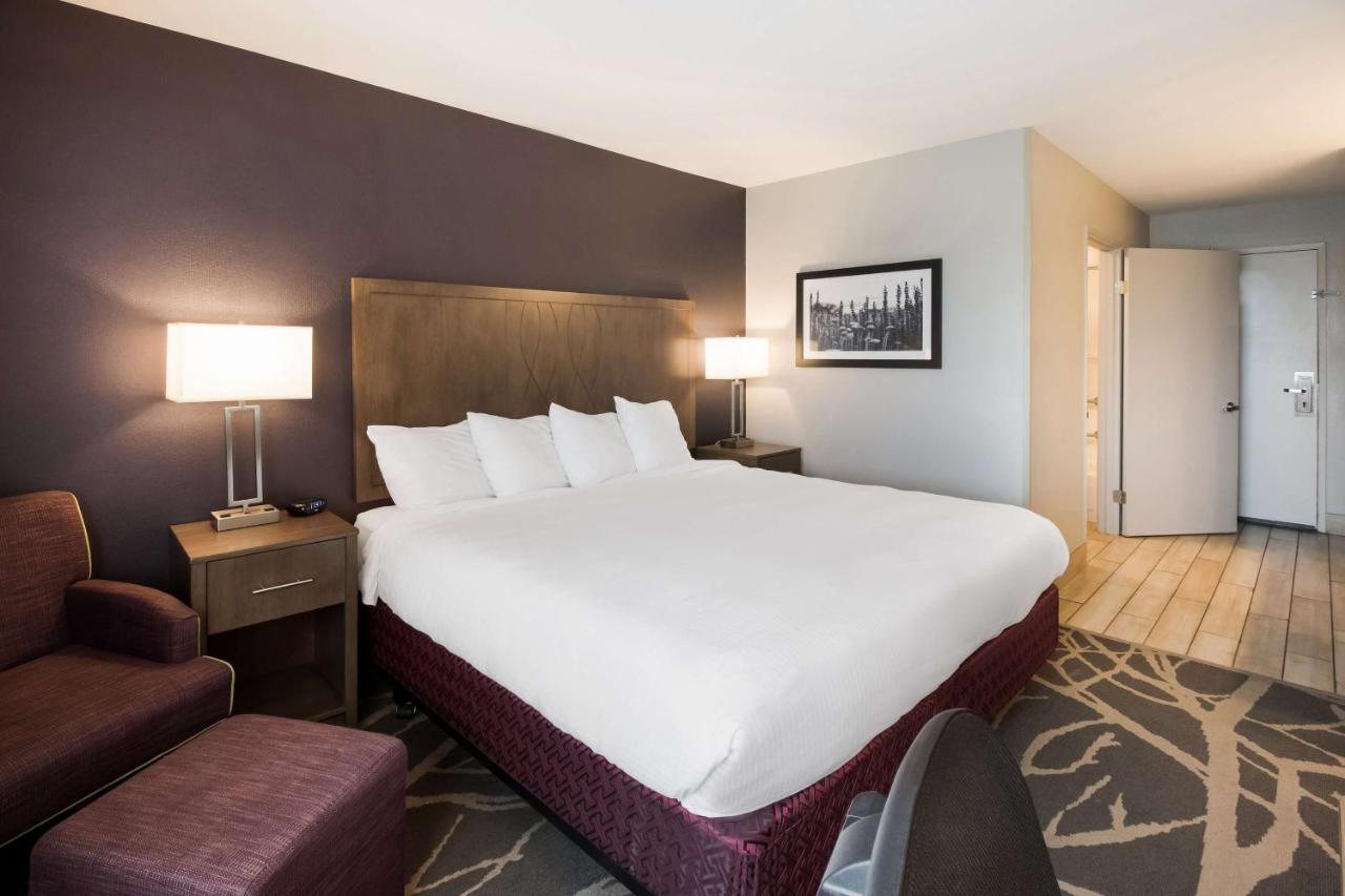King Room with Bath Tub - Disability Access at Best Western McMinnville Inn