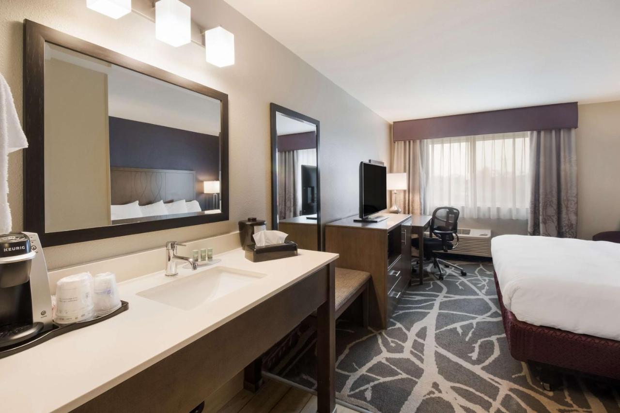 King Room with Bath Tub - Disability Access at Best Western McMinnville Inn