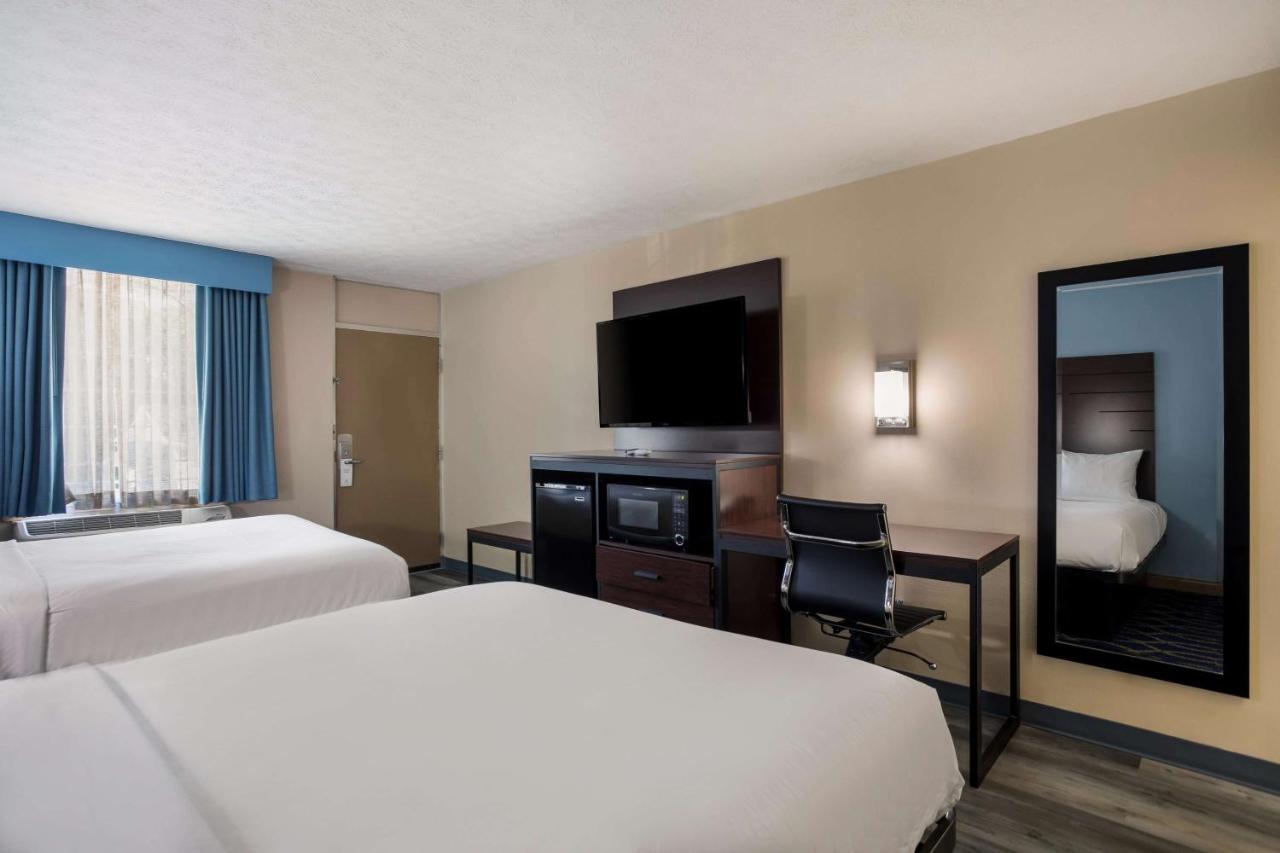 Queen Room with Two Queen Beds at SureStay Hotel by Best Western Bardstown General Nelson