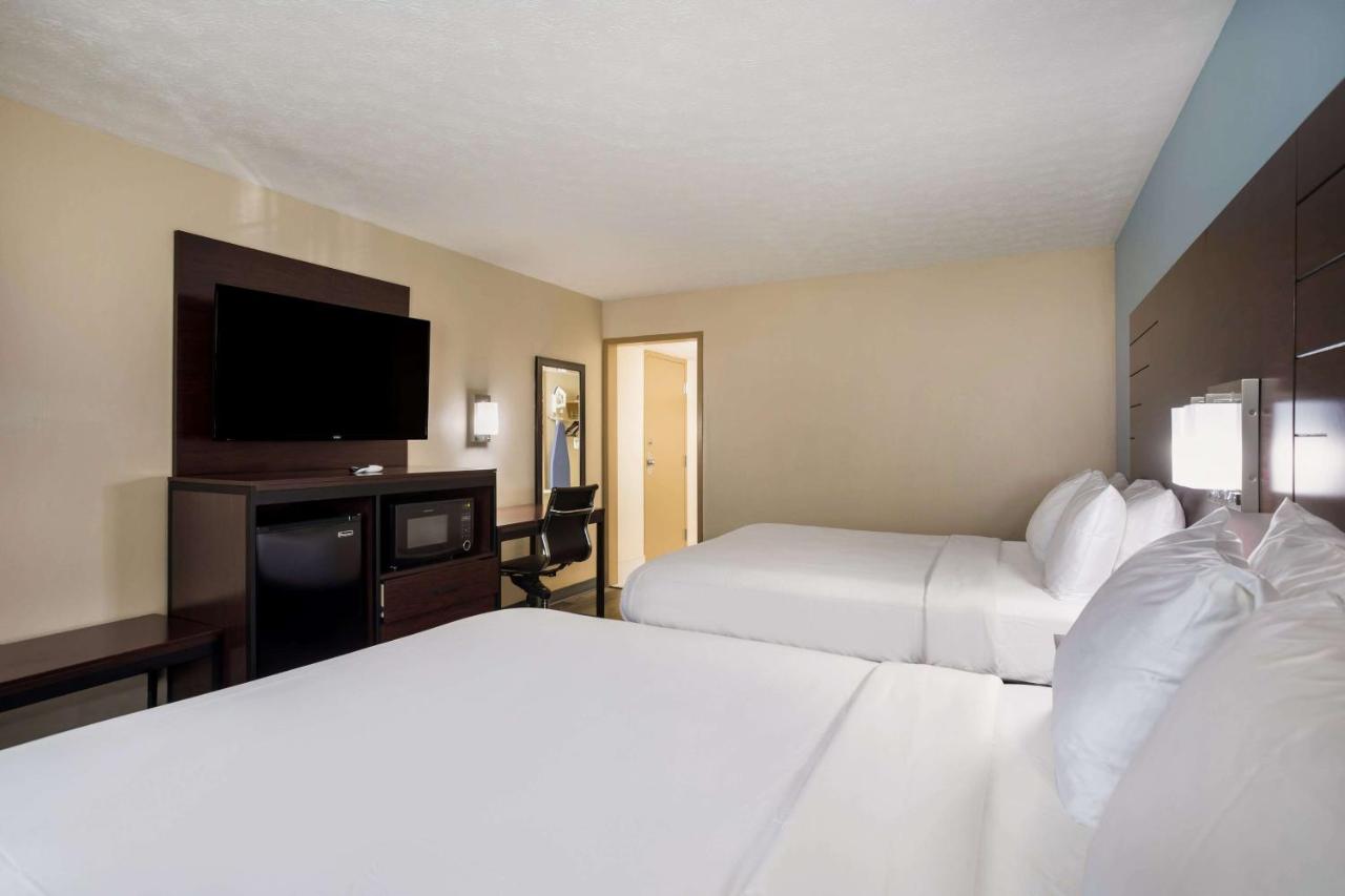 Queen Room with Two Queen Beds at SureStay Hotel by Best Western Bardstown General Nelson