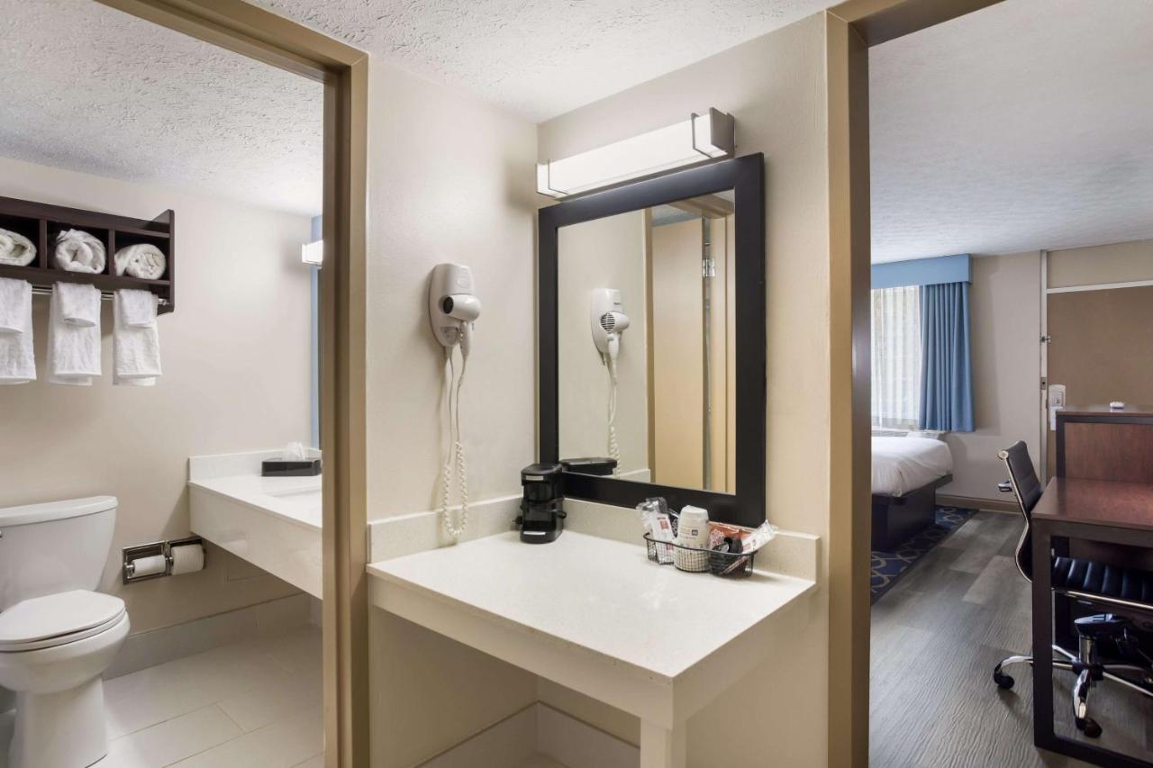 Queen Room with Two Queen Beds at SureStay Hotel by Best Western Bardstown General Nelson