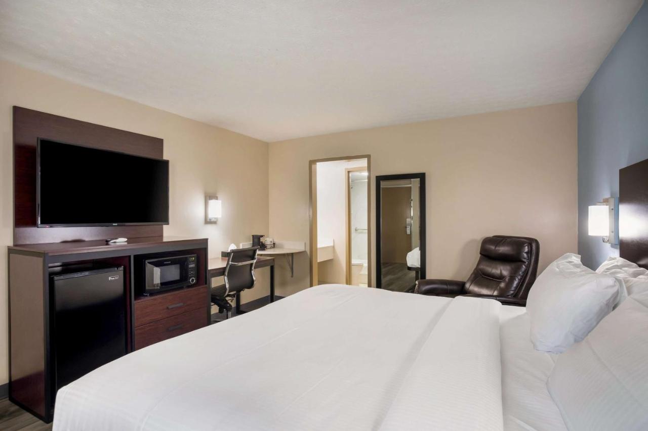 King Room with at SureStay Hotel by Best Western Bardstown General Nelson