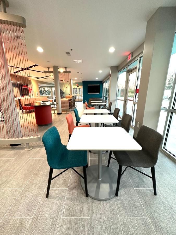 | AVID Hotels - Fort Wayne North, an IHG Hotel