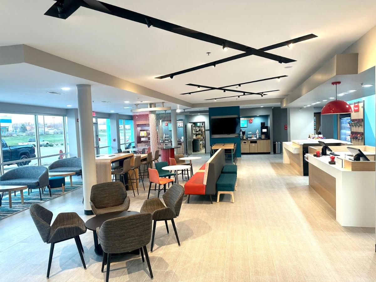 | AVID Hotels - Fort Wayne North, an IHG Hotel