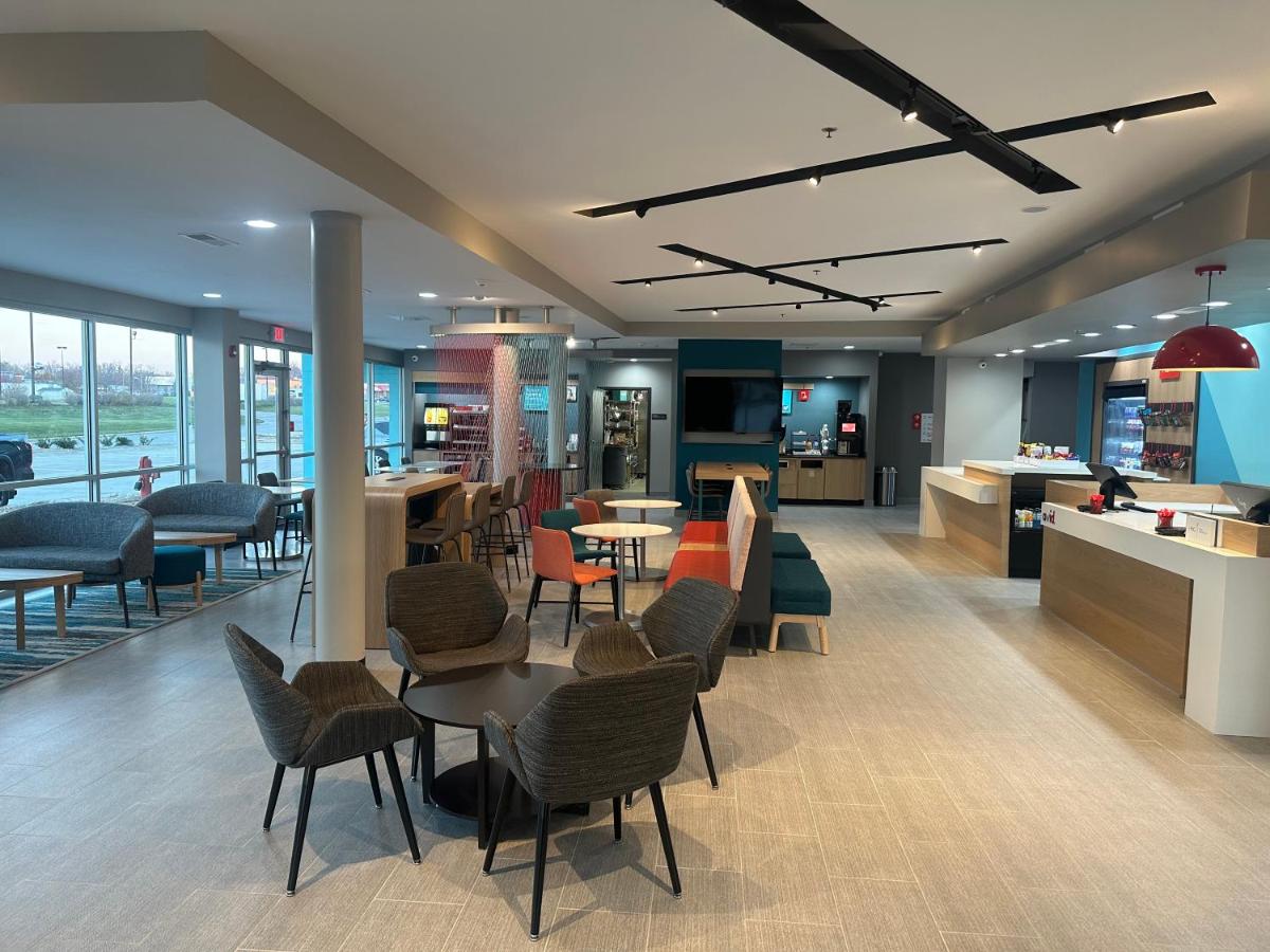 | AVID Hotels - Fort Wayne North, an IHG Hotel