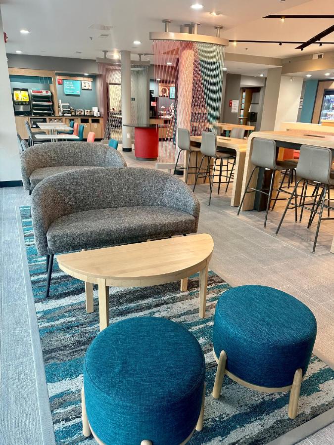 | AVID Hotels - Fort Wayne North, an IHG Hotel